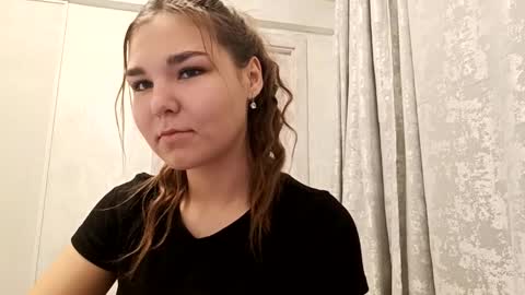 Snapshot of raquelhenrie chatting on 12-21-25, 03:41 Synthia FIrst day here online show from 12-21-25, 03:41