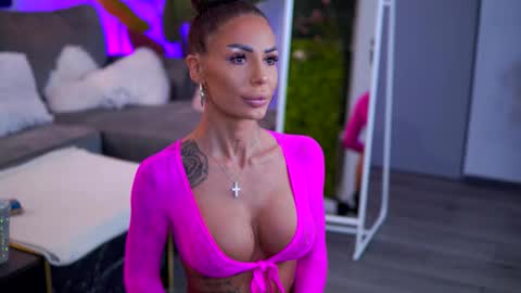 Raquelle online show from 11-18-25, 04:28