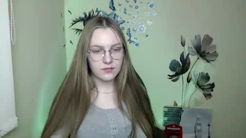 Snapshot of raspberry0101 chatting on 12-17-24, 06:42 raspberry0101 online show from 12-17-24, 06:42