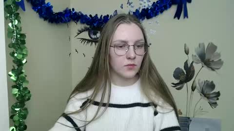 Snapshot of raspberry0101 chatting on 12-26-24, 01:43 raspberry0101 online show from 12-26-24, 01:43