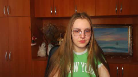 Snapshot of raspberry0101 chatting on 02-25-25, 01:28 raspberry0101 online show from 02-25-25, 01:28