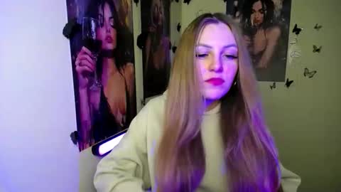 Snapshot of raspberry0101 chatting on 09-29-25, 01:27 raspberry0101 online show from 09-29-25, 01:27