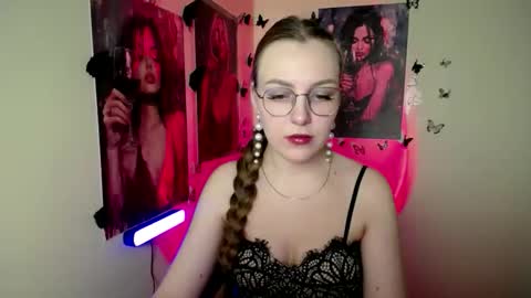 Snapshot of raspberry0101 chatting on 10-19-25, 07:03 raspberry0101 online show from 10-19-25, 07:03