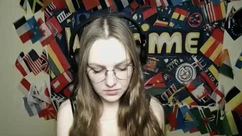 Snapshot of raspberry0101 chatting on 11-24-25, 01:11 raspberry0101 online show from 11-24-25, 01:11