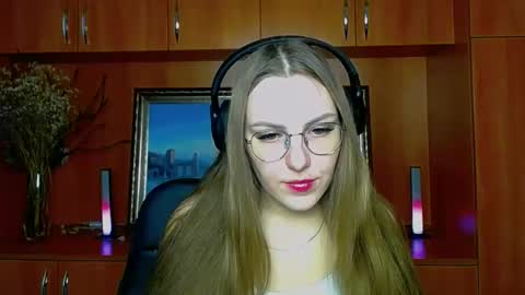 Snapshot of raspberry0101 chatting on 11-28-25, 08:17 raspberry0101 online show from 11-28-25, 08:17