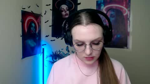 Snapshot of raspberry0101 chatting on 12-14-25, 01:16 raspberry0101 online show from 12-14-25, 01:16