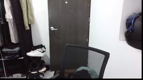 Snapshot of raul240335 chatting on 06-14-26, 02:24 Raul online show from 06-14-26, 02:24