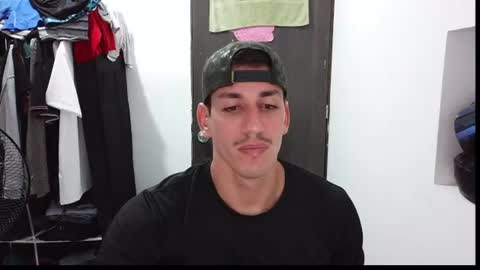 Snapshot of raul240335 chatting on 06-27-26, 01:32 Raul online show from 06-27-26, 01:32
