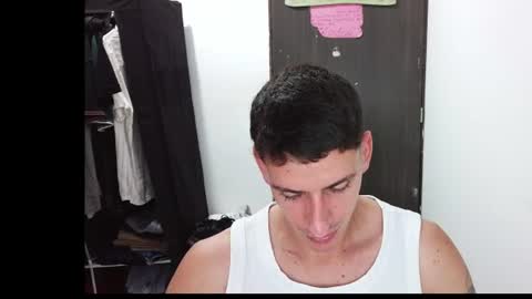 Snapshot of raul240335 chatting on 07-17-26, 12:39 Raul online show from 07-17-26, 12:39
