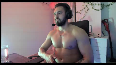 Snapshot of raulmaxel chatting on 05-03-26, 10:27 RaulMaxel online show from 05-03-26, 10:27