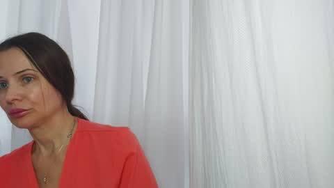 Snapshot of ravea_ chatting on 12-16-25, 11:59 Emma online show from 12-16-25, 11:59