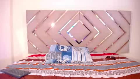 RAVEN FOXTER online show from 12-13-25, 07:53