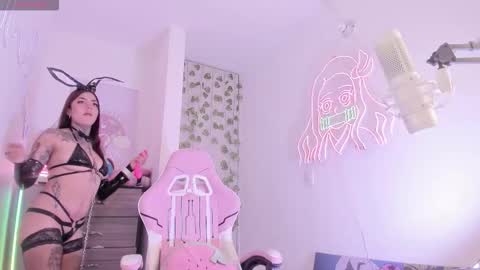 Snapshot of raven_sakura chatting on 10-24-25, 04:03 . online show from 10-24-25, 04:03