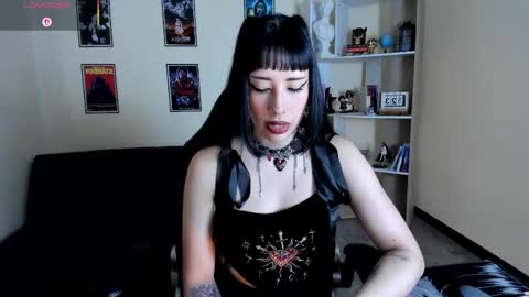 ravenelle_ online show from 04-28-26, 10:37