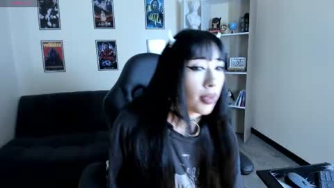 Snapshot of ravenelle_ chatting on 07-12-26, 09:17 ravenelle_ online show from 07-12-26, 09:17