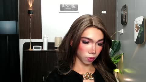 Snapshot of ravennax chatting on 02-22-25, 07:47 ravennaxx online show from 02-22-25, 07:47