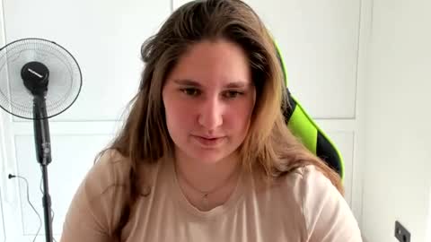Snapshot of ravenncloud chatting on 06-18-26, 07:19 Raven online show from 06-18-26, 07:19