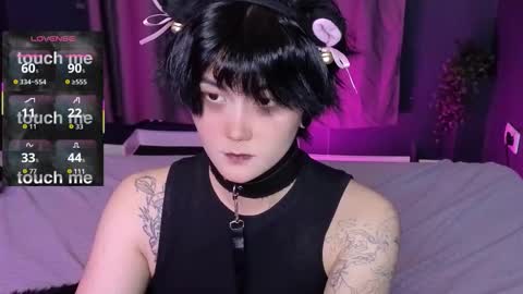 Snapshot of ravens_nest_ chatting on 10-22-25, 04:07 Raven online show from 10-22-25, 04:07