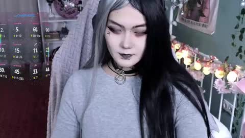 Snapshot of ravens_nest_ chatting on 12-16-25, 10:31 Raven online show from 12-16-25, 10:31