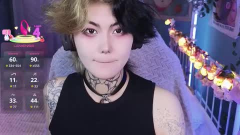 Snapshot of ravens_nest_ chatting on 12-17-25, 11:27 Raven online show from 12-17-25, 11:27