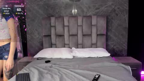 Snapshot of ravensinferno chatting on 10-30-25, 07:47 ravensinferno online show from 10-30-25, 07:47