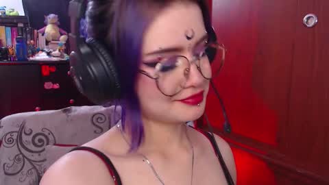 Snapshot of raventh_ chatting on 10-28-25, 02:42 raventh_ online show from 10-28-25, 02:42