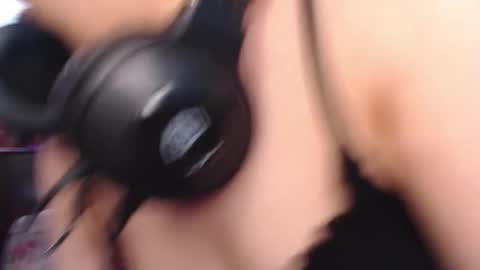 Snapshot of raventh_ chatting on 10-29-25, 11:01 raventh_ online show from 10-29-25, 11:01