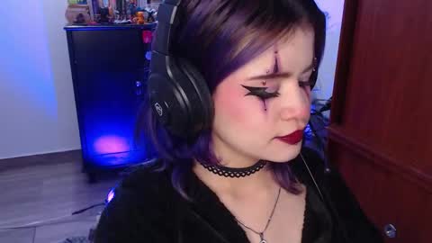 Snapshot of raventh_ chatting on 10-31-25, 11:44 raventh_ online show from 10-31-25, 11:44