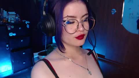 Snapshot of raventh_ chatting on 11-21-25, 03:00 raventh_ online show from 11-21-25, 03:00