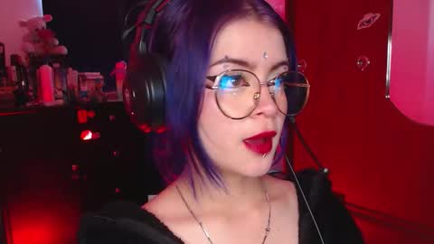 Snapshot of raventh_ chatting on 11-25-25, 11:43 raventh_ online show from 11-25-25, 11:43