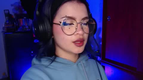 Snapshot of raventh_ chatting on 12-16-25, 01:43 raventh_ online show from 12-16-25, 01:43