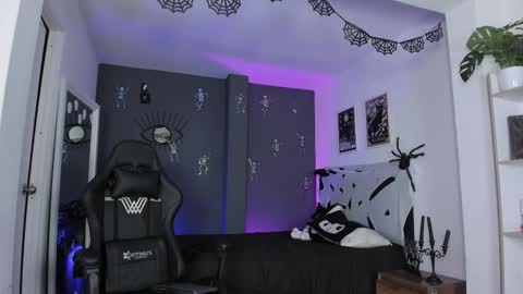 Raven Witch online show from 11-08-25, 05:01