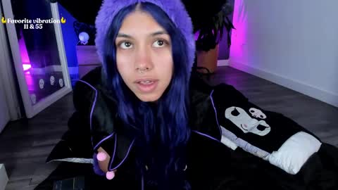 Raven Witch online show from 04-23-26, 07:49