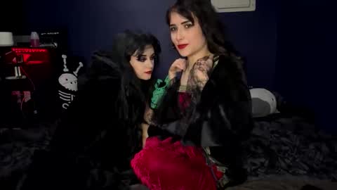 Snapshot of ravyn_nyx chatting on 10-26-25, 01:33 Ravyn and Nyx online show from 10-26-25, 01:33