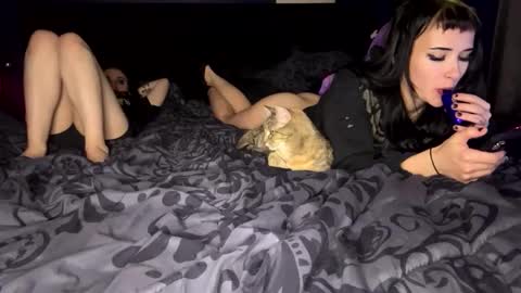 Snapshot of ravyn_nyx chatting on 11-13-25, 05:39 Ravyn and Nyx online show from 11-13-25, 05:39