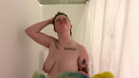 Snapshot of ravyn_xoxo chatting on 12-27-24, 02:47 Ravynn 3 online show from 12-27-24, 02:47