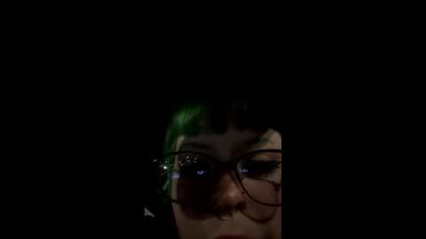 Snapshot of ravyn_xoxo chatting on 01-03-25, 12:43 Ravynn 3 online show from 01-03-25, 12:43