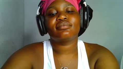 Snapshot of raw_queen chatting on 10-22-25, 12:05 Annie online show from 10-22-25, 12:05