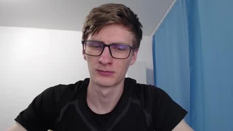 Snapshot of ray_booy chatting on 09-17-25, 02:52 Ray Booy online show from 09-17-25, 02:52