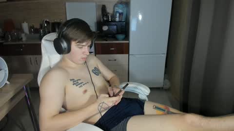 Snapshot of ray_hill chatting on 12-10-24, 08:05 Ray online show from 12-10-24, 08:05