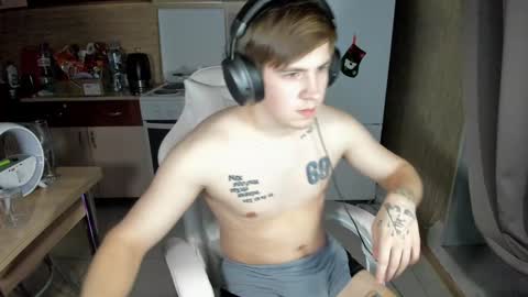 Snapshot of ray_hill chatting on 01-05-25, 08:00 Ray online show from 01-05-25, 08:00