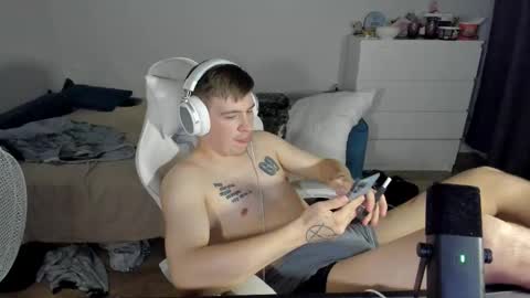 Snapshot of ray_hill chatting on 10-08-25, 08:17 Ray online show from 10-08-25, 08:17