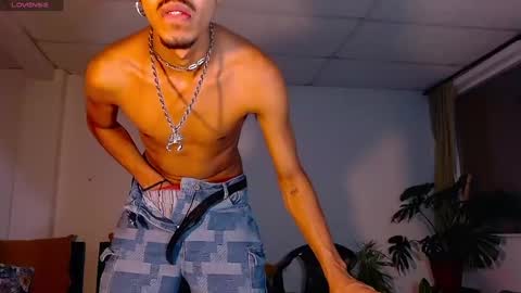 Snapshot of raydevil_ chatting on 01-18-25, 11:22 Rayn online show from 01-18-25, 11:22