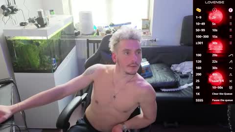 Rayzel online show from 02-19-26, 01:07