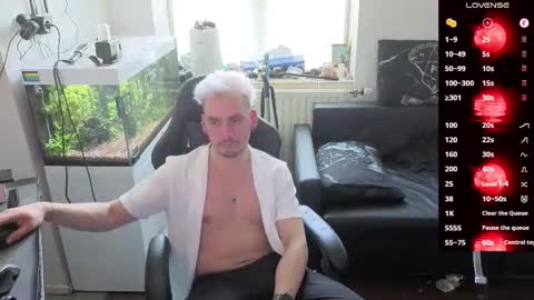 Rayzel online show from 03-26-26, 01:06