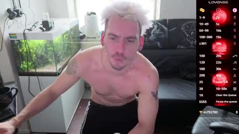 Rayzel online show from 04-03-26, 11:19