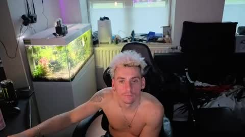 Rayzel online show from 04-24-26, 06:43