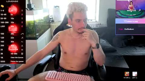 Rayzel online show from 06-29-26, 10:59