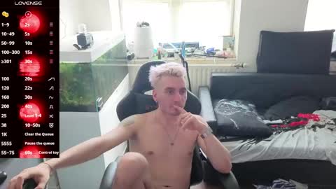 Rayzel White online show from 05-15-26, 08:32