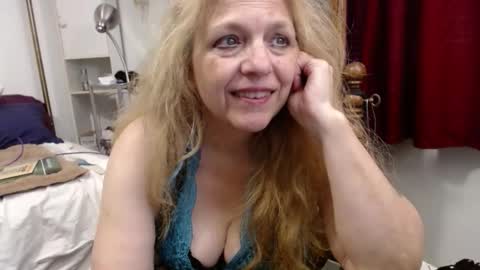 Snapshot of ready_betty chatting on 10-24-25, 09:55 Betty online show from 10-24-25, 09:55